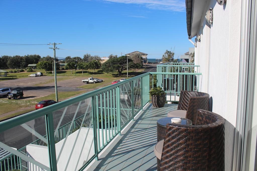 Oceanside Hawks Nest Hotel Room photo