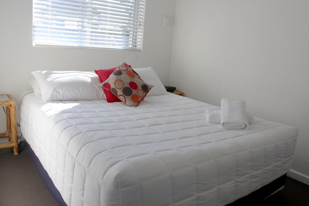 Oceanside Hawks Nest Hotel Room photo